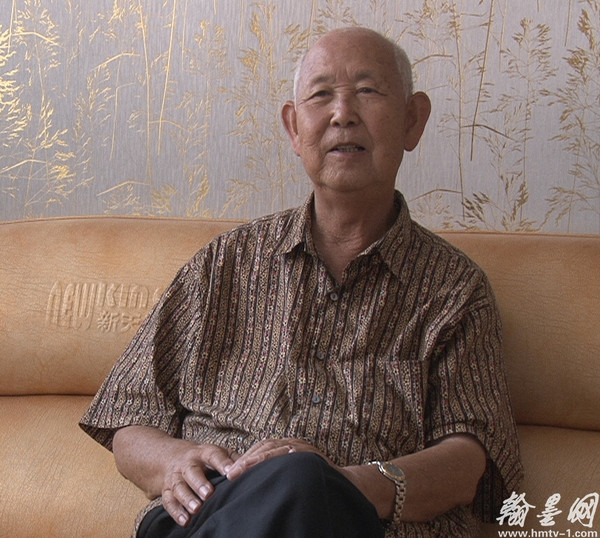 Photograph of Dr Lo Chin-tang sitting on a sofa, in his eighties.